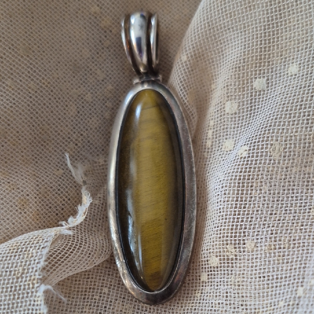 VINTAGE Tiger's Eye set In L925 Silver Pendant